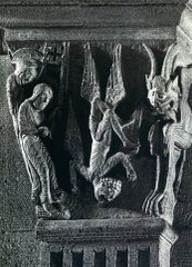La chute de Simon le magicien sculptée sur la pierre d'un chapiteau de la nef dans la cathédrale Saint-Lazarre à Autun (France).  JPEG - 15.6 ko