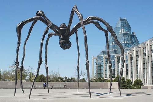 L'araignée de Louise Bourgeois, sculpteur.  JPEG - 56.1 ko
