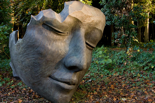 sculpture. Goodwood Sculpture Park, West Sussex.  JPEG - 181.7 ko