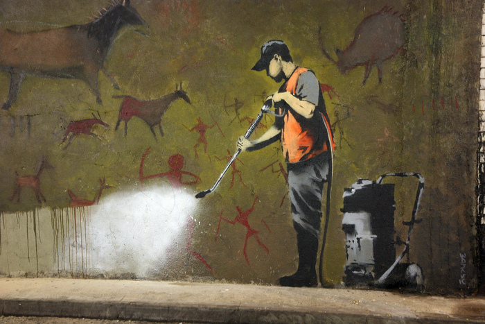 « Graffiti removal ».  JPEG - 210.1 ko
