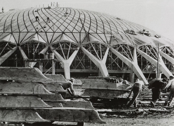 Le petit palais des sports à Rome, pendant sa construction, 1957à1959.  JPEG - 139.9 ko